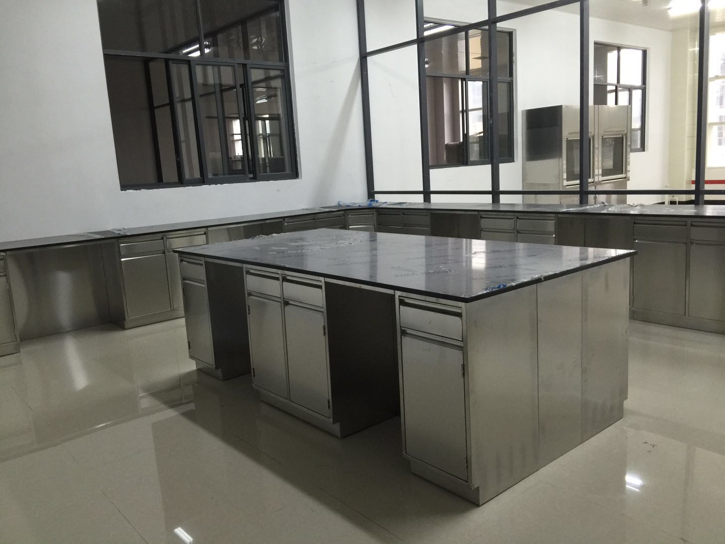 不銹鋼操作臺(tái)